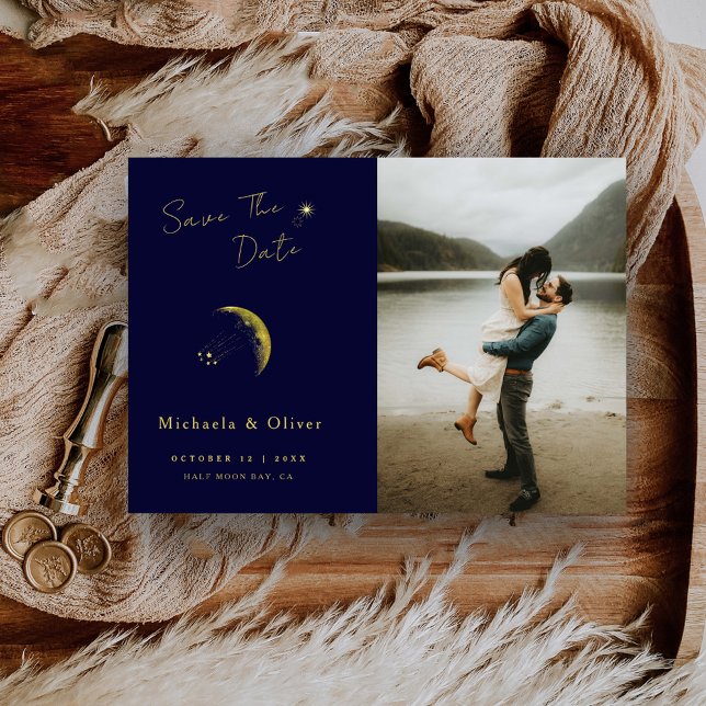 Celestial Midnight Blue Gold Moon Foto Wedding Save The Date (Von Creator hochgeladen)