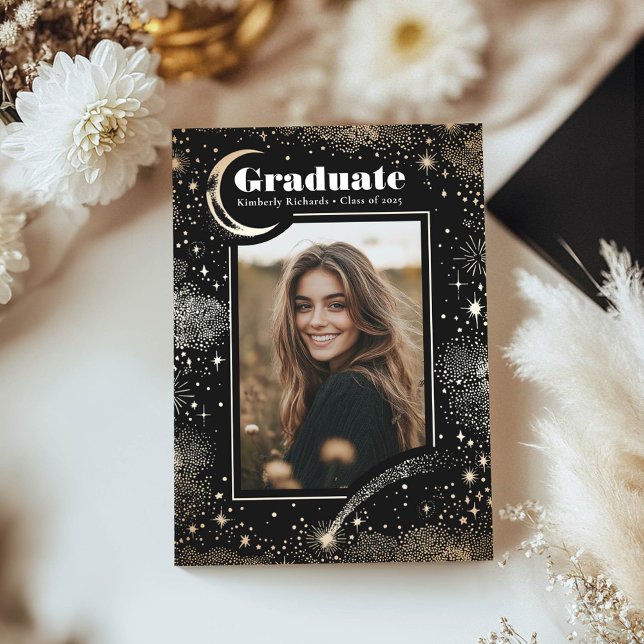 Celestial Modern Black Graduate Foto Abschluss Ankündigung (Celestial Black Photo Graduation Announcement)