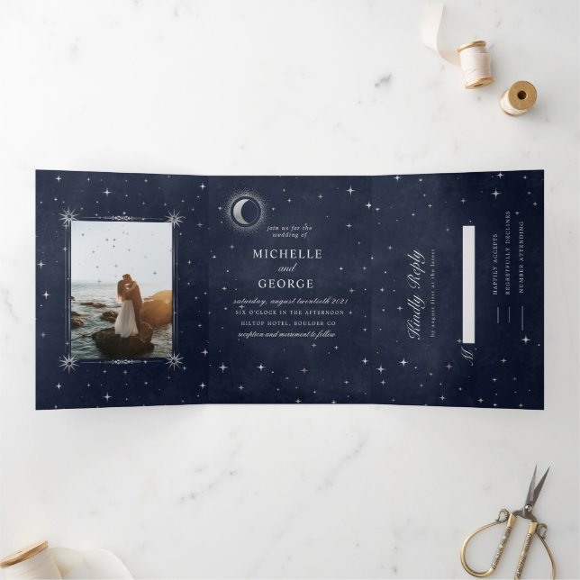 Celestial Silver Moon Tri Fold Wedding Einladung (Innenseite)