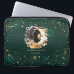Celestis Sun and Moon Blume Sterne Grün Laptopschutzhülle<br><div class="desc">Sonne und Mond,  Blume und Sterne auf grünem Hintergrund.</div>