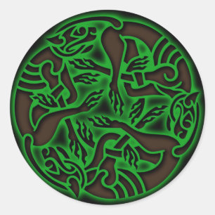 Celtic Dog Chase Runder Aufkleber
