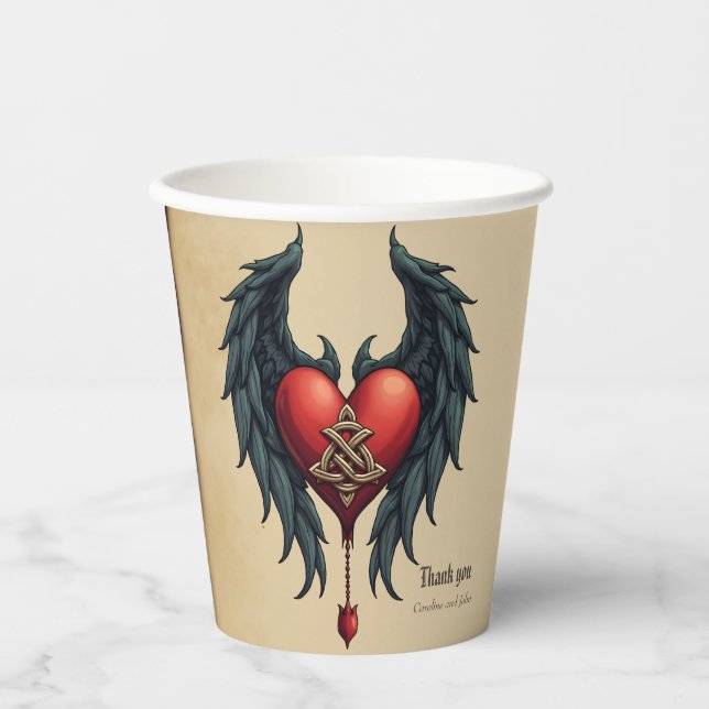 Celtic elegance with a heart and wings. pappbecher (Vorderseite)