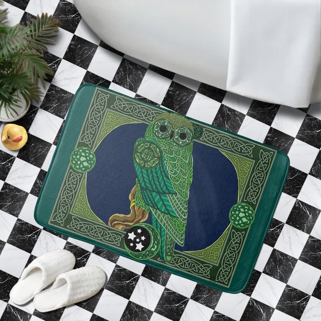 Celtic Green Owl Badematte (Von Creator hochgeladen)
