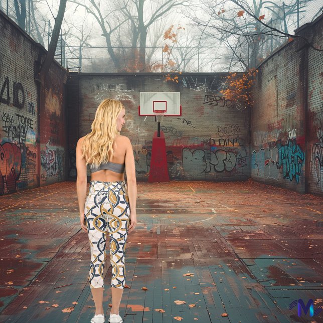 Celtic Knot Elegance - Blau, Gold und Weiß Capri Leggings (Von Creator hochgeladen)