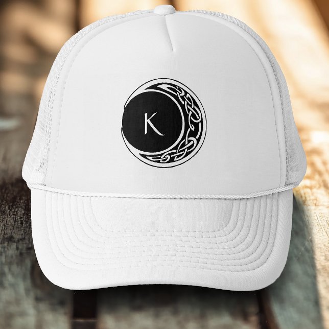 Celtic Knot Work Moon Circle Monogram Truckerkappe (Von Creator hochgeladen)