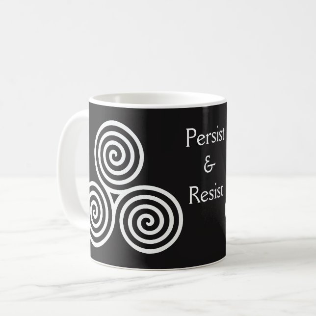 Celtic Triple Spiralkaffee Tasse (Vorderseite Links)