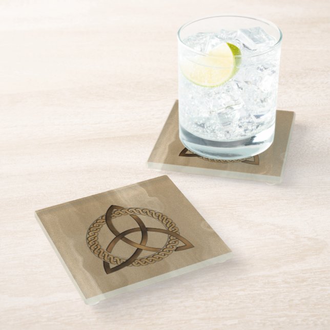 Celtic Triquetra Trinity Knot Glass Untersetzer (Schrägansicht)