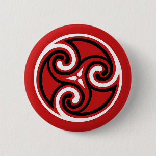 Celtic Triskele Ornament, rot, schwarz und weiß Button