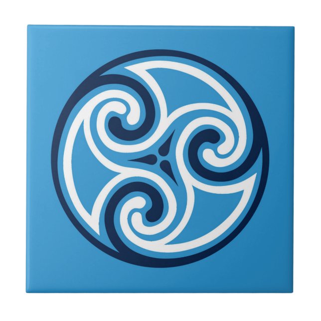 Celtic Triskele Ornament, Sky Blue und White Fliese (Vorderseite)