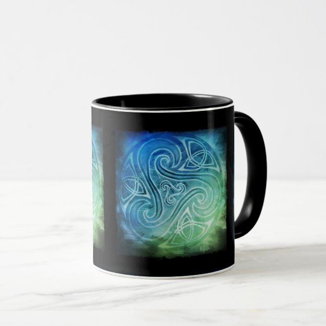 Celtic Triskele tasses (Devant droit)