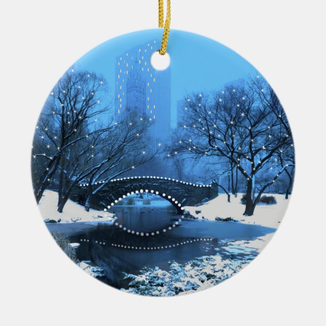 Central Park Bridge bei Twilight im Schnee Keramik Ornament (Vorne)