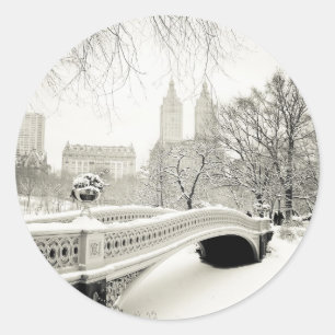 Central Park-Winter - Schnee auf Bogen-Brücke Runder Aufkleber