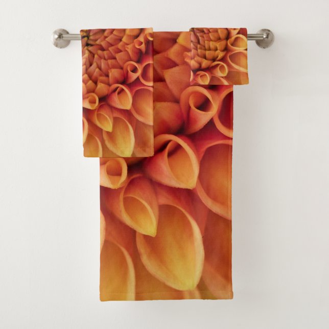 Centre Orange Dahlia Blume Badhandtuch Set (Insitu)