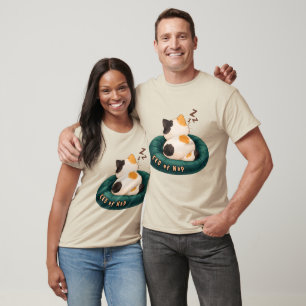 "CEO von Nap" Katze schläft auf dem Sofa T-Shirt