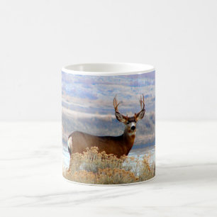 Cerf de Virginie par la tasse de café du fleuve