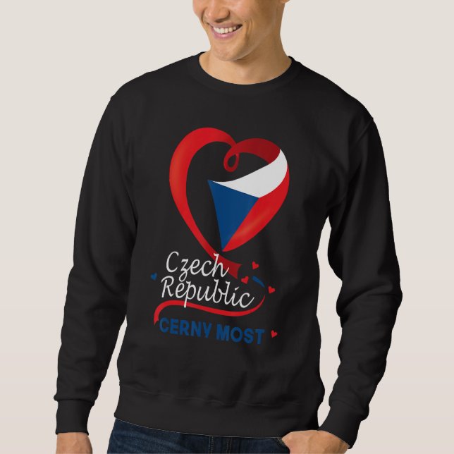 Cerny Most Czech Republic Herzenflagge Sweatshirt (Vorderseite)
