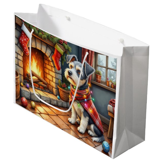 Cesky Terrier Fireplace with Christmas Lights Große Geschenktüte (Vorderseite Schrägansicht)