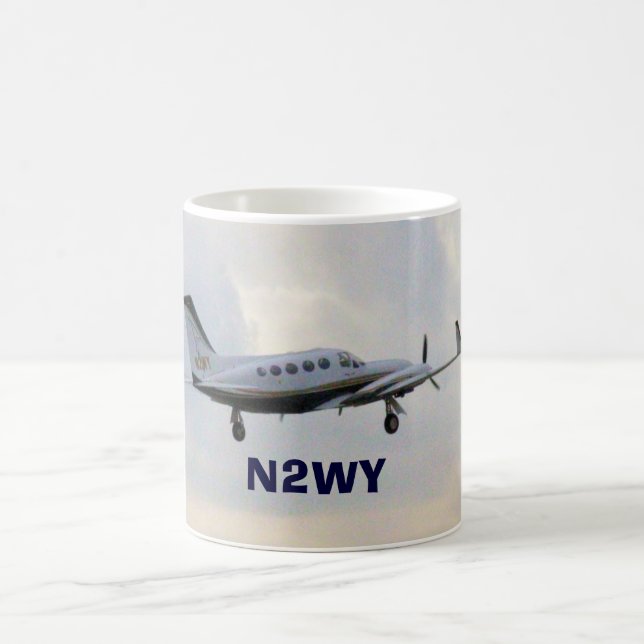 Cessna 414 im Flug, N2WY Kaffeetasse (Mittel)