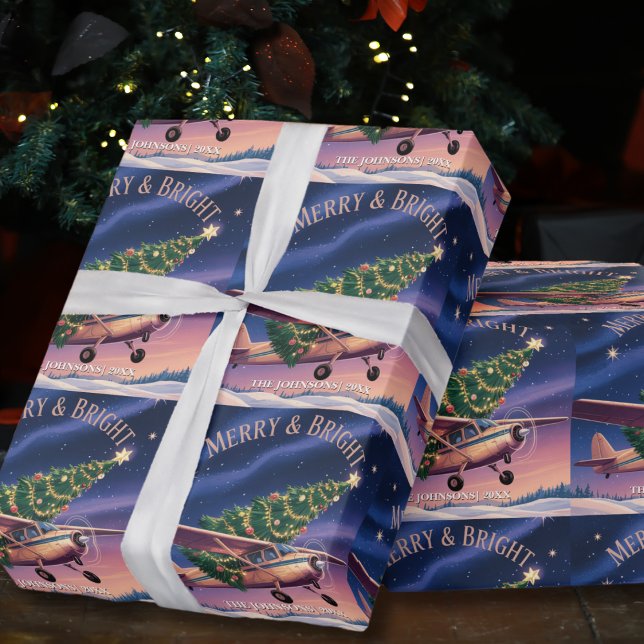 Cessna Airplane carries Christmas Tree Photo Funny Geschenkpapier (Von Creator hochgeladen)
