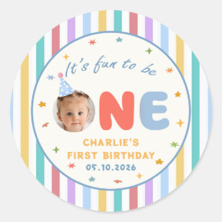 C'est amusant d'être un autocollant d'anniversaire