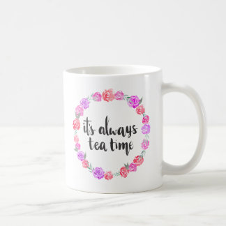 C'est toujours tasse florale de temps de thé