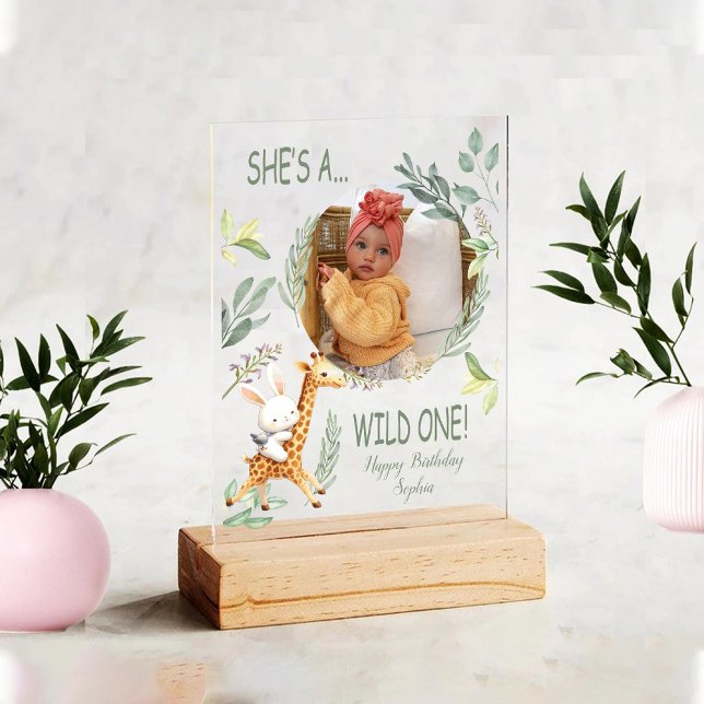 C'est une couleur d'eau sauvage d'un 1er anniversa (She's a wild one 1st birthday watercolor Animal Acrylic Sign)
