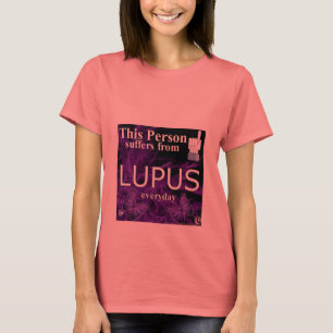 Cette personne souffre du T-shirt quotidien de