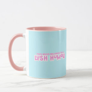 Cette tasse appartient à un humain luxuriant