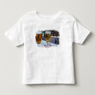 Chablis; zwei kühle Biere bei 42 Grad heißem Somme Kleinkind T-shirt