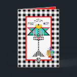 Chag Chanukkah Sameach Hanukkiah Karte<br><div class="desc">Ein bunter Spinndreidel ist unter einer Hanukkiah und Magen David wünscht Chag Hanukkah Sameach! Das Innere ist für Ihr Schreibgenuss begrenzt und koordiniert. ~ Karyn</div>