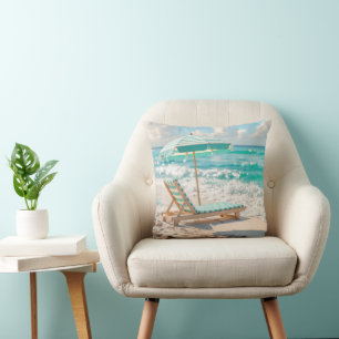 Chaise Lounge auf dem Sand des weißen Ozeans Kissen
