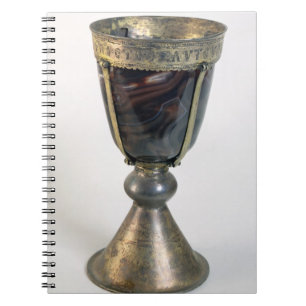 Chalice mit Juwelen und einer Aufschrift auf dem Notizblock