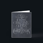 Chalkboard 12 Days of Christmas Chalk Calligrafy Feiertagskarte<br><div class="desc">Modische und lustige Chalkboard sehen Grußkarte aus. Diese Kunst ist eine maßgeschneiderte Handschrift. Es wird Leute dazu bringen, in Song auszubrechen... "Fünf Gold Rings... " Man stellt es in einen kleinen Holzrahmen und sieht aus wie ein richtiges, kleines Schieferbrett - ideal für die Dekoration. Diese Karte Es verfügt sogar über...</div>