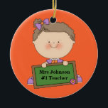 Chalkboard #1 des niedlichen Cartoon Keramikornament<br><div class="desc">Niedlicher Cartoon Student Holding Chalkboard #1 Lehrer Ersetzen Sie den Text mit Ihrem eigenen oder verwenden Sie "Anpassen Sie ihn",  um die Hintergrundfarbe des Schriftartes zu ändern und mehr... </div>