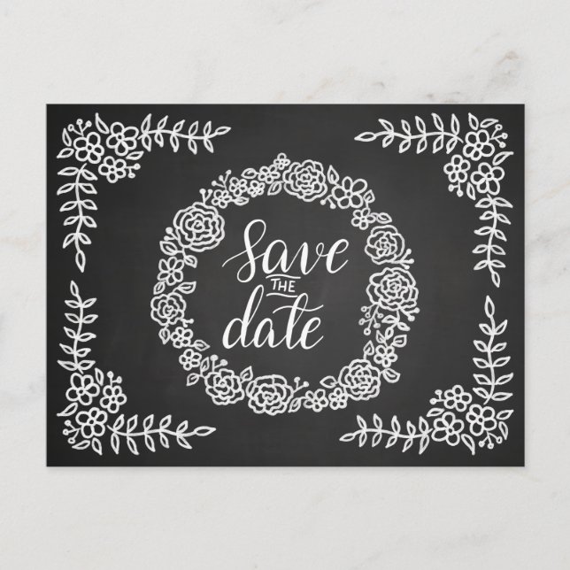 Chalkboard Blume Wreath Wedding | Save The Date Ankündigungspostkarte (Vorderseite)