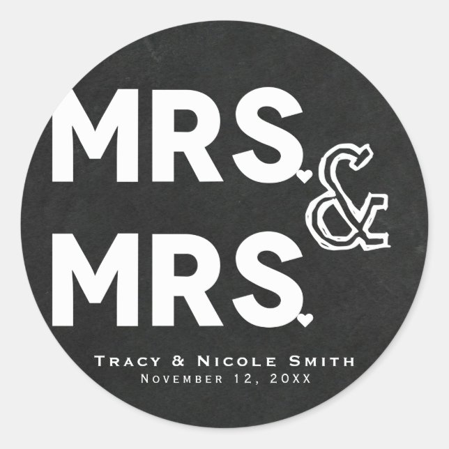 Chalkboard Chalk Mrs. & Mrs. Wedding Verlobung Runder Aufkleber (Vorderseite)