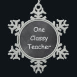 Chalkboard Design-Geschenk für klassische Lehrer Schneeflocken Zinn-Ornament<br><div class="desc">Chalkboard Design Teacher Geschenk Idee Weihnachten Baum</div>