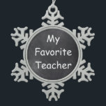Chalkboard-Designgeschenk für Lieblings-Lehrer Schneeflocken Zinn-Ornament<br><div class="desc">Chalkboard-Design-Teacher-Lieblings-Teacher-Geschenk Idee Weihnachtsbaum</div>
