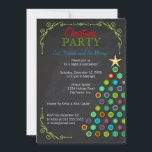 Chalkboard farbenfrohe Weihnachtsbaumfeier Einladung<br><div class="desc">© Sozialite Designs. Feiern Sie mit Ihren Freunden, Ihrer Familie oder Ihren Kollegen die Weihnachtszeit mit dieser farbenfrohen Weihnachtsfeier. Unser Polka-dot Weihnachtsbaum ist mit einem gelben Stern überzogen und die Ecken haben elegante, Vintage Gestaltungselemente. Ändern Sie einfach unseren Vorlagentext mit Ihren Veranstaltungsinformationen. Der Hintergrund der Tafel macht die Designelemente Pop...</div>