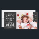 Chalkboard Frohe Weihnachten, Happy New Year Card Feiertagskarte<br><div class="desc">Chalkboard Frohe Weihnachten,  Happy New Year Foto Card: Benutzen Sie diese niedliche und attraktive Urlaubsfotokarte,  um Ihren Freunden und Ihrer Familie während der Ferienzeit zu schicken! Verwenden Sie die Eingabeaufforderung,  um das Produkt anzupassen. Wenn Sie die Grafik ändern möchten,  kontaktieren Sie mich bitte über meinen Shop.  Antiker Kronier</div>