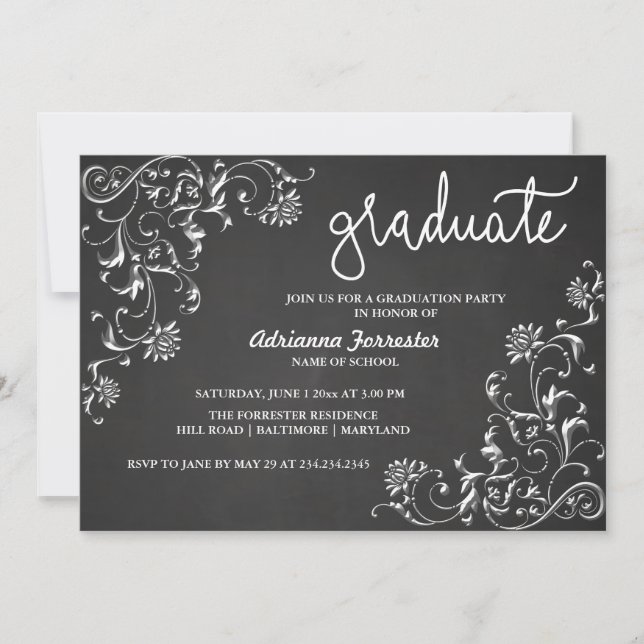 Chalkboard Graduate Typografy Damask Muster Einladung (Vorderseite)