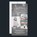 Chalkboard Grüße 3-Foto Snowflake Holiday Feiertagskarte<br><div class="desc">Diese Foto-Urlaubskarte bietet handgeschriebene und kalligraphische Kunstwerke auf einem angesagten Chalkboard-Hintergrund mit handgezeichneten Schneeflocken.</div>