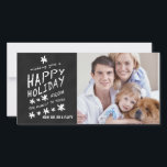 CHALKBOARD HAPPY HOLIDAY FOTOKARTE FEIERTAGSKARTE<br><div class="desc">CHALKBOARD GLÜCKLICH FERIEN FOTOKARTE. Spaß Kreide Schriftart verwendet auf einem schwarzen Chalkboard-Effekt Hintergrund. Wir wünschen Ihnen einen angenehmen Urlaub von unserer Familie zu IHNEN. Personalisieren Sie mit Ihrem Namen und Foto. Elke Clarke© für Monogram Gallery. Für ein anderes Sprichwort wenden Sie sich bitte an den Händler</div>