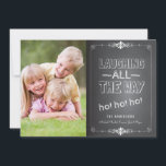 Chalkboard Laughter Ho Ho Ho Holiday Foto Card Feiertagskarte<br><div class="desc">Chalkboard Hintergrund und Kreide Schriftart von Kat Parrella entworfen sendet eine frohe Weihnachtsbotschaft und ein Ho! Ho! Ho! zu Familie und Freunden in dieser Feriensaison. Sehen Sie sich die ganze Sammlung von Urlaubsgrüße und Fotokarten auf katparrella.com an.</div>