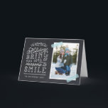 Chalkboard Letting Holiday Foto Card Feiertagskarte<br><div class="desc">Erschwingliche, individuell bedruckte Weihnachtskarten mit einfachen Vorlagen für die Anpassung. Dieses lustige Design zeichnet sich durch niedliche handgeschriebene Stil-Typografie auf einem Imitat-Chalkboard-Hintergrund mit aqua gestreiftem Waschbänder um Ihr Foto. Der Text lautet "Hoffe, dass die Ferien dir viele Gründe zum Lächeln bringen". Personalisieren Sie es mit Ihren Fotos, Familiennamen, dem Jahr...</div>