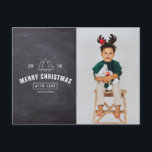 Chalkboard-Logo Weihnachtsfotokarte Feiertagspostkarte<br><div class="desc">Chalkboard Logo Weihnachts-Weihnachtsfoto-Karte Kann vollständig an Ihre Bedürfnisse angepasst werden Anzug. © Gorjo Designs via Zazzle. // Sie suchen passende Artikel? Andere Schreibwaren aus dem Set, die im Bereich "Sammlungen" meines Ladens erhältlich sind. // Hinweis: Foto wird nur als Platzhalter verwendet. Sie müssen vor der Bestellung/dem Druck durch Ihr eigenes...</div>