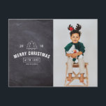 Chalkboard-Logo Weihnachtsfotokarte Feiertagspostkarte<br><div class="desc">Chalkboard Logo Weihnachts-Weihnachtsfoto-Karte Kann vollständig an Ihre Bedürfnisse angepasst werden Anzug. © Gorjo Designs via Zazzle. // Sie suchen passende Artikel? Andere Schreibwaren aus dem Set, die im Bereich "Sammlungen" meines Ladens erhältlich sind. // Hinweis: Foto wird nur als Platzhalter verwendet. Sie müssen vor der Bestellung/dem Druck durch Ihr eigenes...</div>