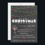 Chalkboard Martini Einladungen zu Weihnachten<br><div class="desc">Dieses Design ist mit einer schwarzen Tafel rot und grün Kreideleuchten und einem Pfefferminzmartini ausgestattet.</div>