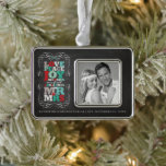 Chalkboard Mistletoe Vintag Erstes Foto Rahmen-Ornament Silber<br><div class="desc">Vintage Black Chalkboard Mistletoes, Liebe Peace Joy küsst unsere ersten Weihnachten als Mr. and Mrs., rot und grün, kühne und farbenfrohe moderne Blockbriefe Typografie, Foto Holiday Wedding Ornament. Mit Fett*fa*tin entworfen. Einfach mit eigenen Texten, Fotos oder Bildern anpassen. Für individuelle Anfragen wenden Sie sich bitte direkt an fat*fa*tin. Es gelten...</div>