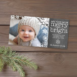 Chalkboard mit 1 Foto und Schnee - fröhlich hell Feiertagskarte<br><div class="desc">May Your Days Be Merry and Bright - Passen Sie dies mit einer zeitgenössischen Karte mit einem horizontalen Foto und Ihrem Familiennamen an. Umfasst skurrile Schneeflocken und kalkigen Hintergrund.</div>